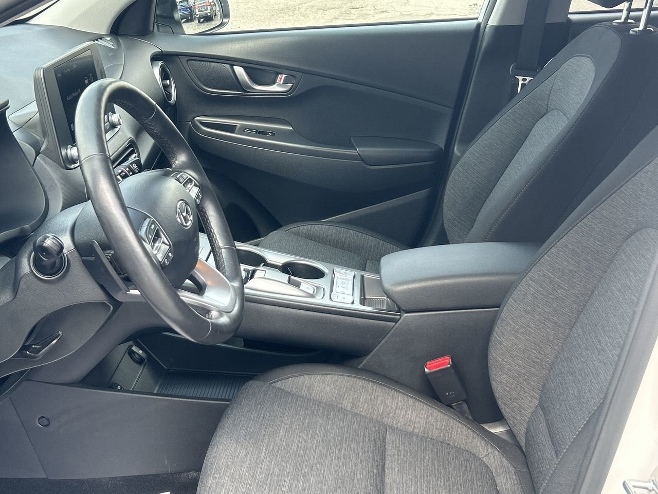 Used 2022 Atlas White/Phantom Black Hyundai Preferred Two-Tone image 19