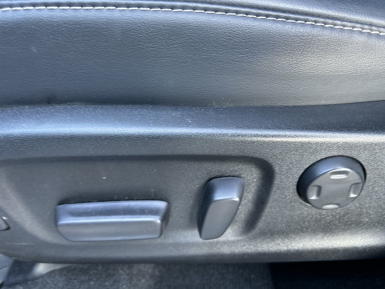Used 2020 Obsidian Lexus 8A image 20