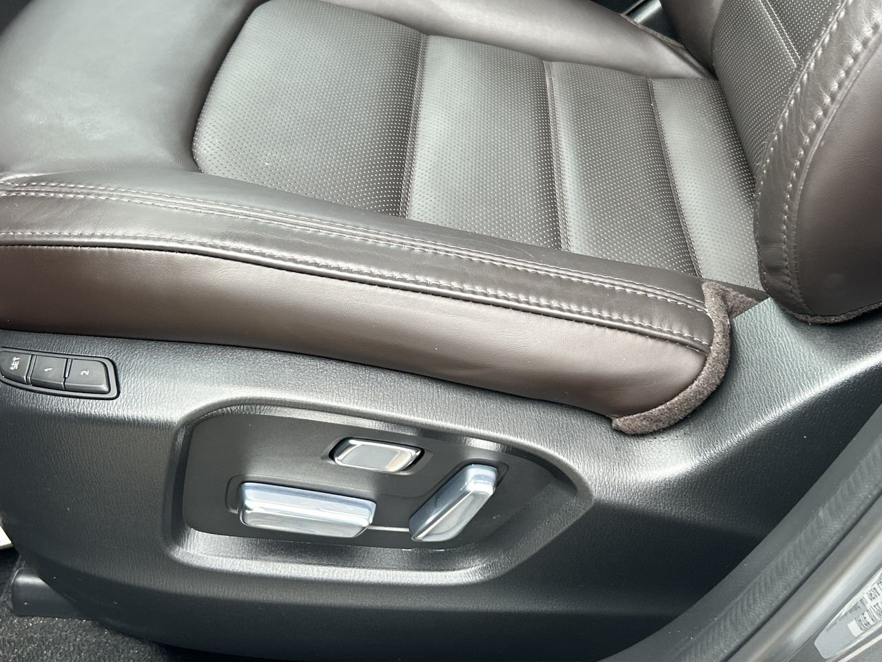 Used 2022 Machine Grey (Met) Mazda Signature AWD at image 20