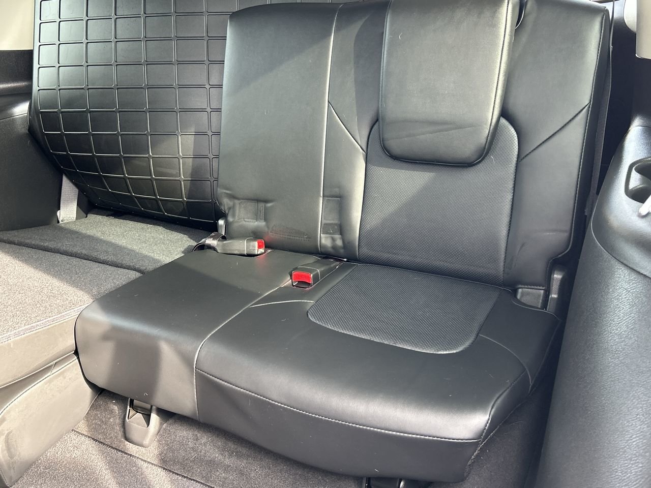 Used 2021 Aspen White Tricoat Pearl Nissan SL at image 32