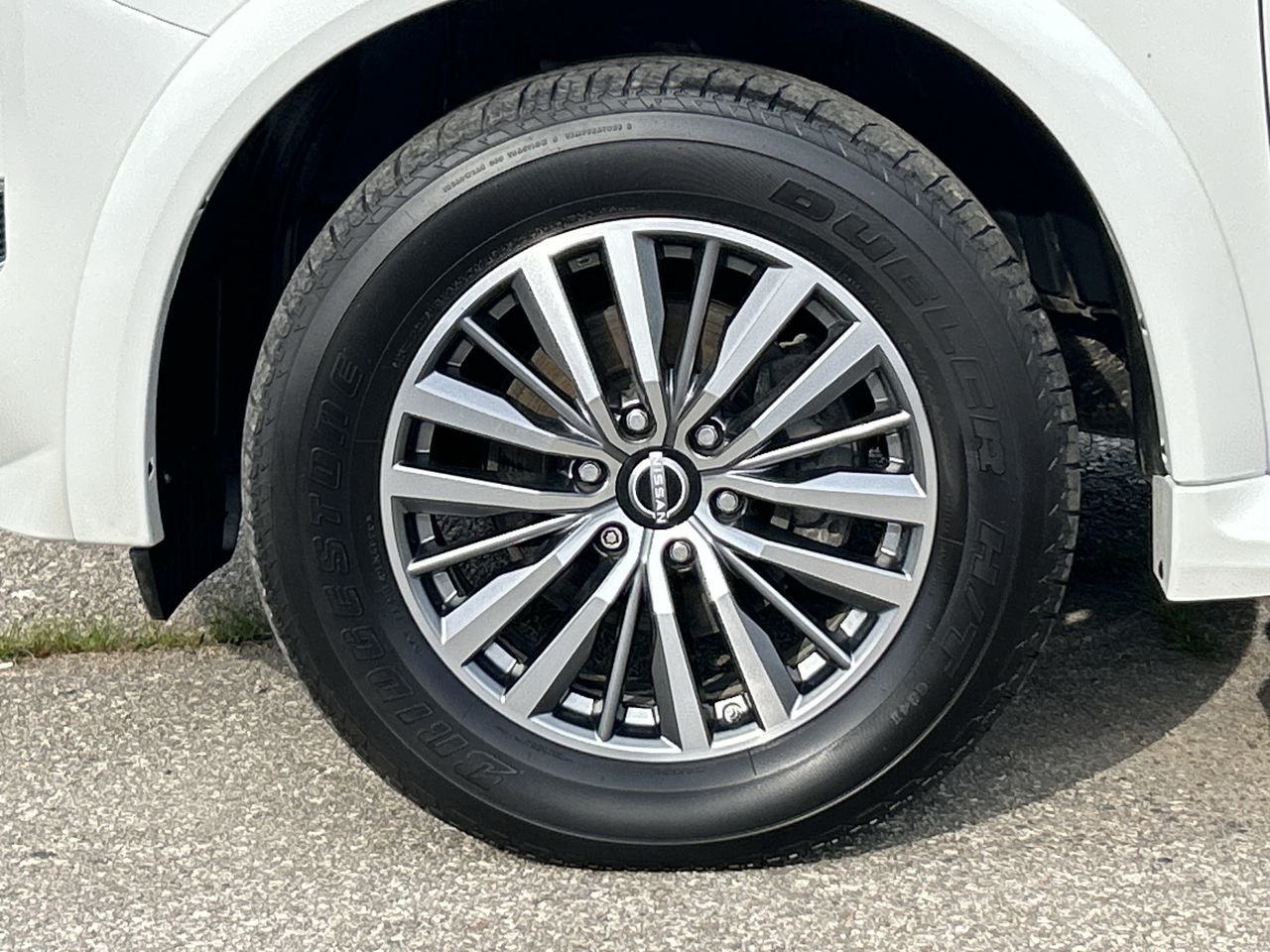 Used 2021 Aspen White Tricoat Pearl Nissan SL at image 18