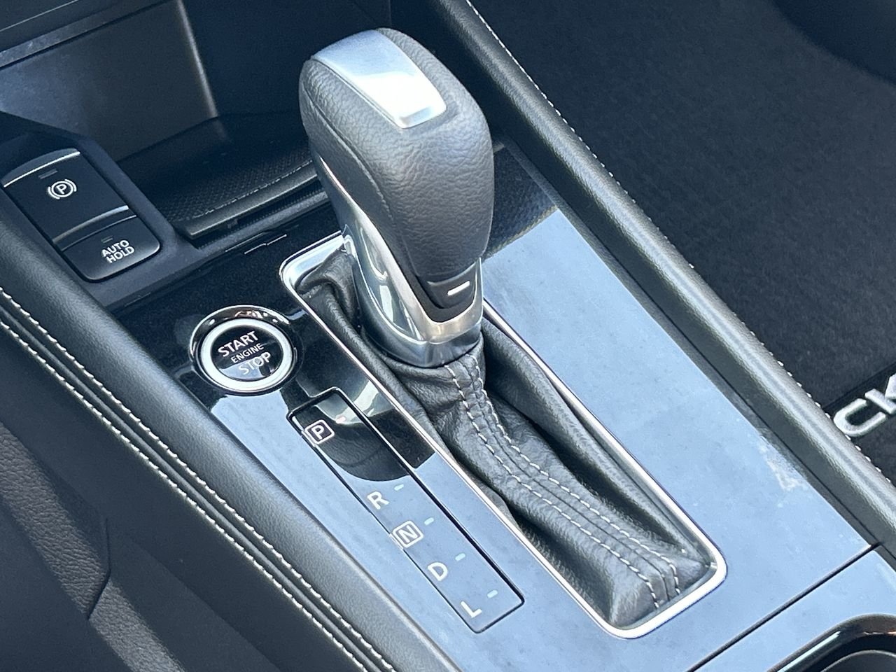 Used 2021 Boulder Grey Pearl Met Nissan SV CVT image 27
