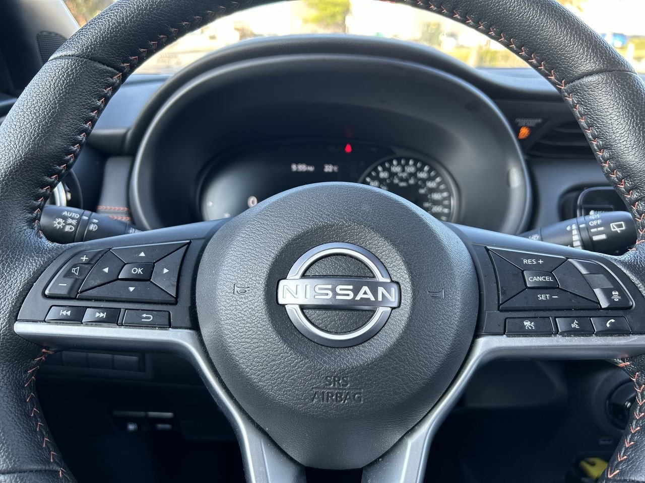 Used 2022 Electric Blue Met Nissan SR CVT image 22