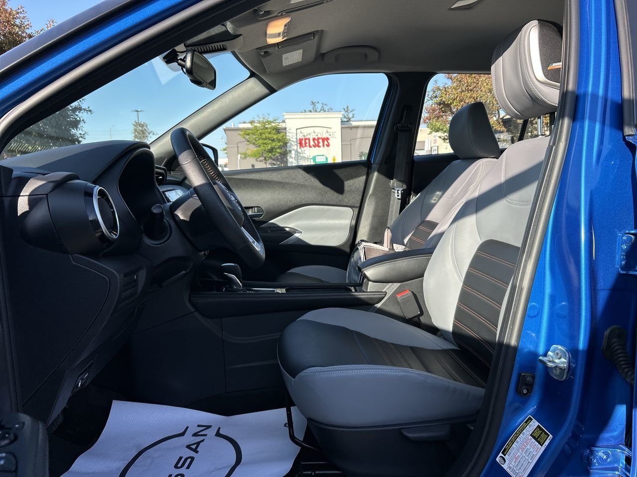 Used 2023 Electric Blue Metallic Nissan SR CVT image 19