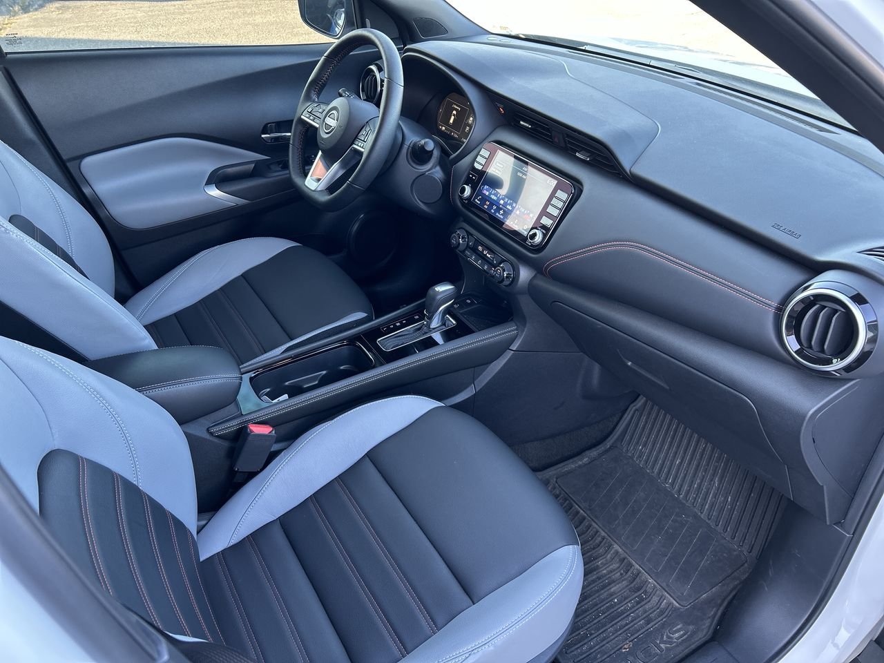 Used 2023 BLACK Nissan SR CVT image 31