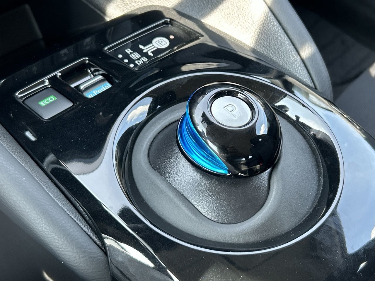 New 2023 Pearl White Nissan SV PLUS image 29