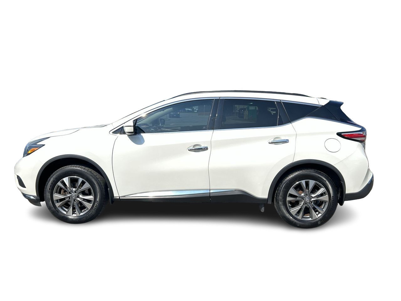 Used 2018 Pearl White Nissan S FWD CVT image 5