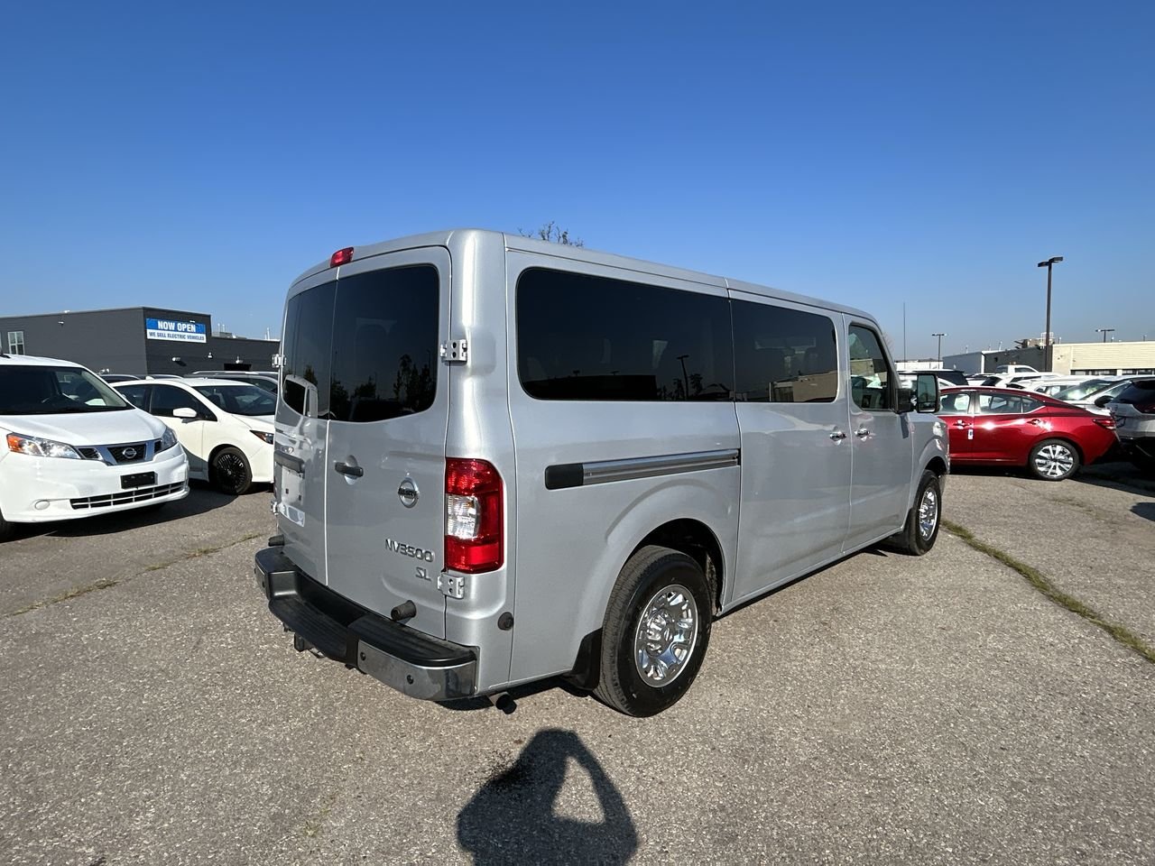 Used 2018 Brilliant Silver Met Nissan SL V8 Standard Roof image 11