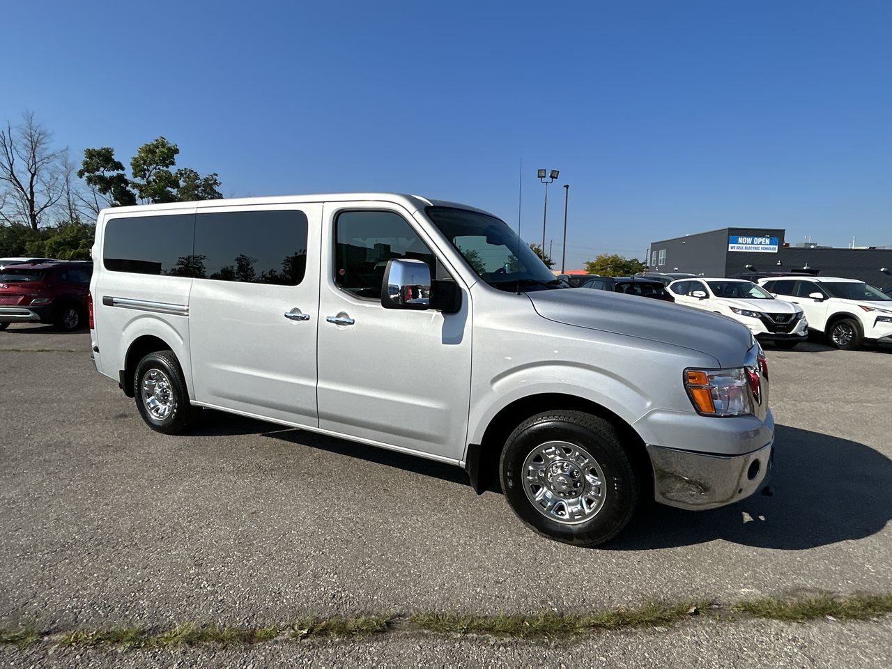 Used 2018 Brilliant Silver Met Nissan SL V8 Standard Roof image 15