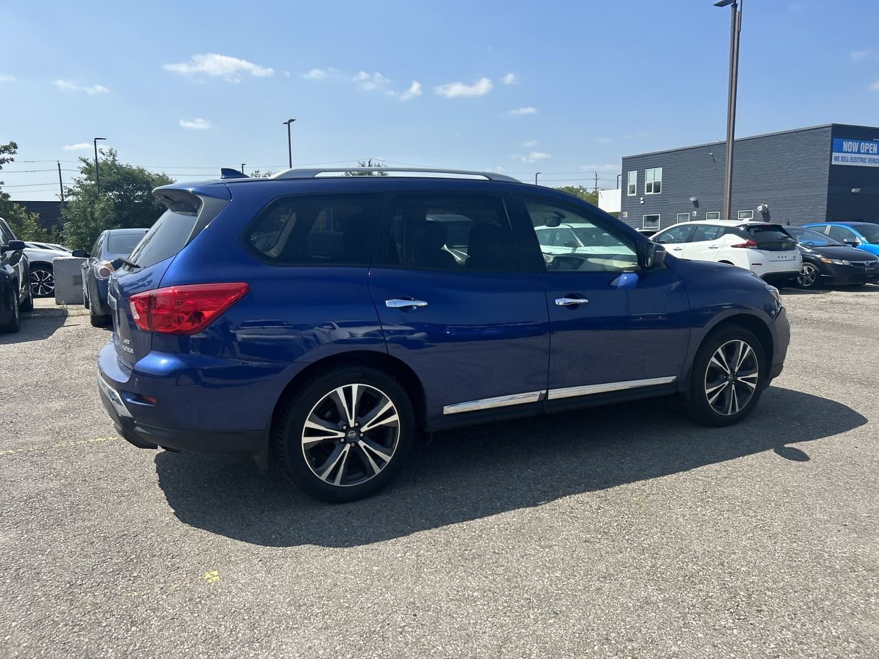 Used 2019 Caspian Blue MET Nissan Platinum V6 4x4 at image 12