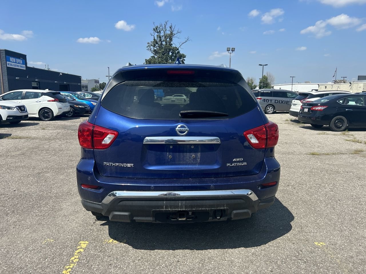Used 2019 Caspian Blue MET Nissan Platinum V6 4x4 at image 9
