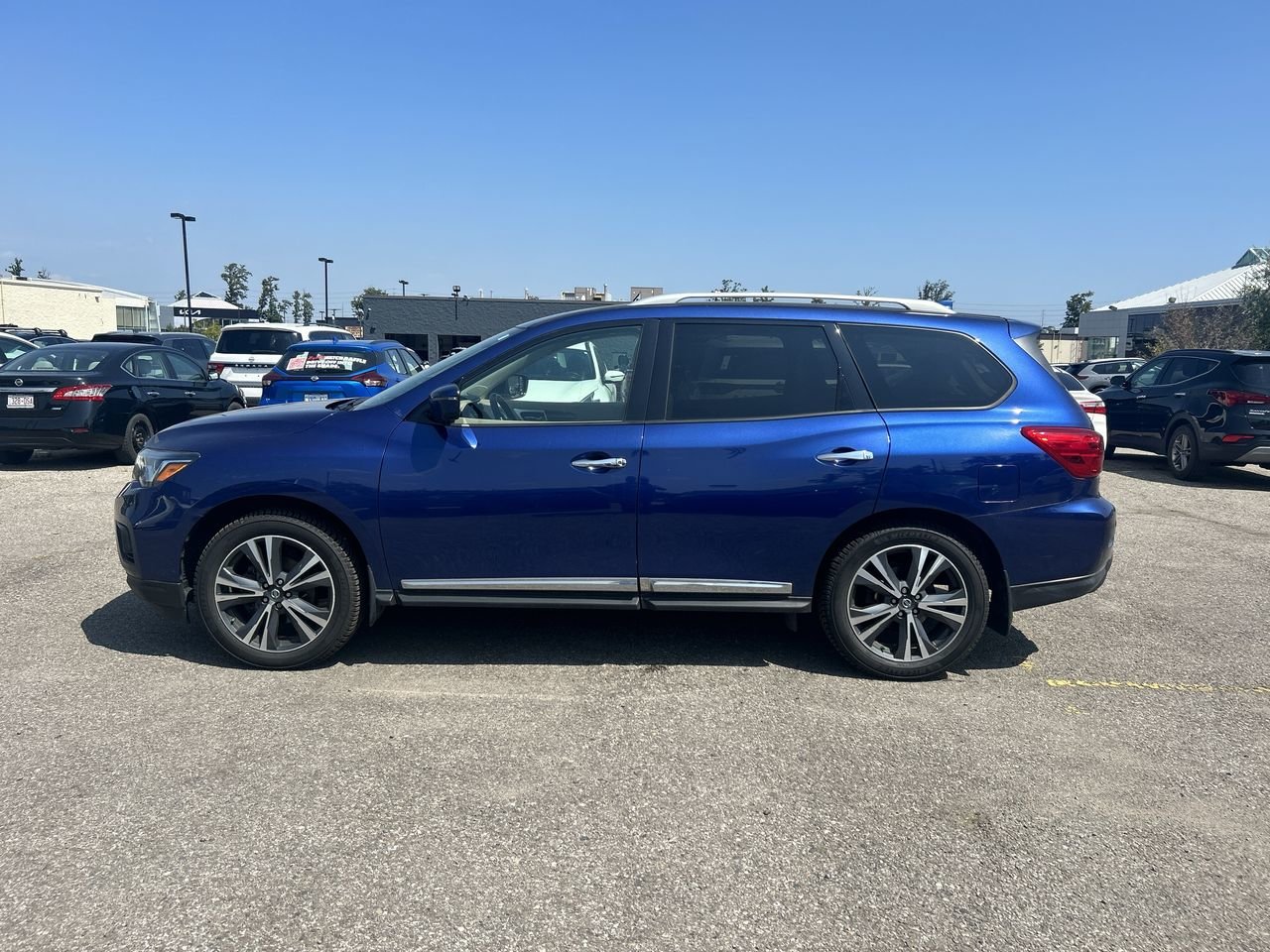 Used 2019 Caspian Blue MET Nissan Platinum V6 4x4 at image 5