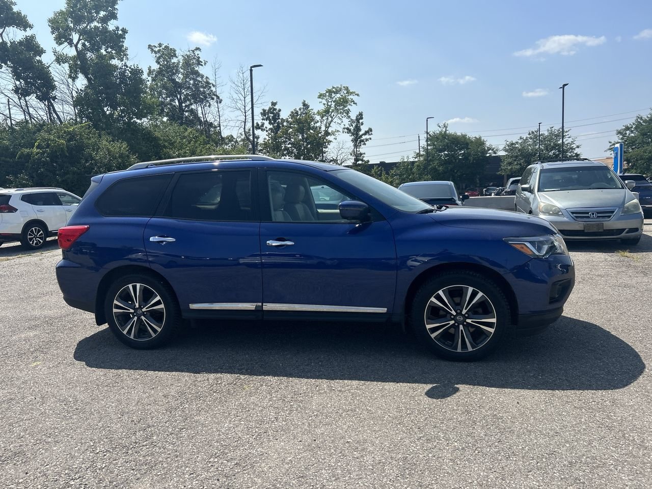 Used 2019 Caspian Blue MET Nissan Platinum V6 4x4 at image 14