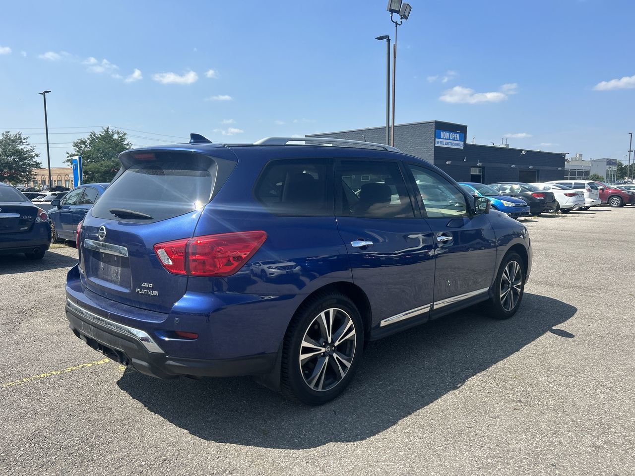 Used 2019 Caspian Blue MET Nissan Platinum V6 4x4 at image 11