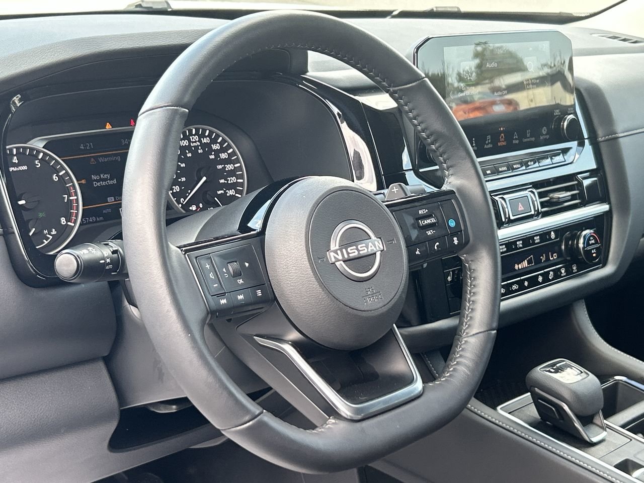Used 2022 Pearl White TriCoat Nissan SL V6 4x4 at image 22