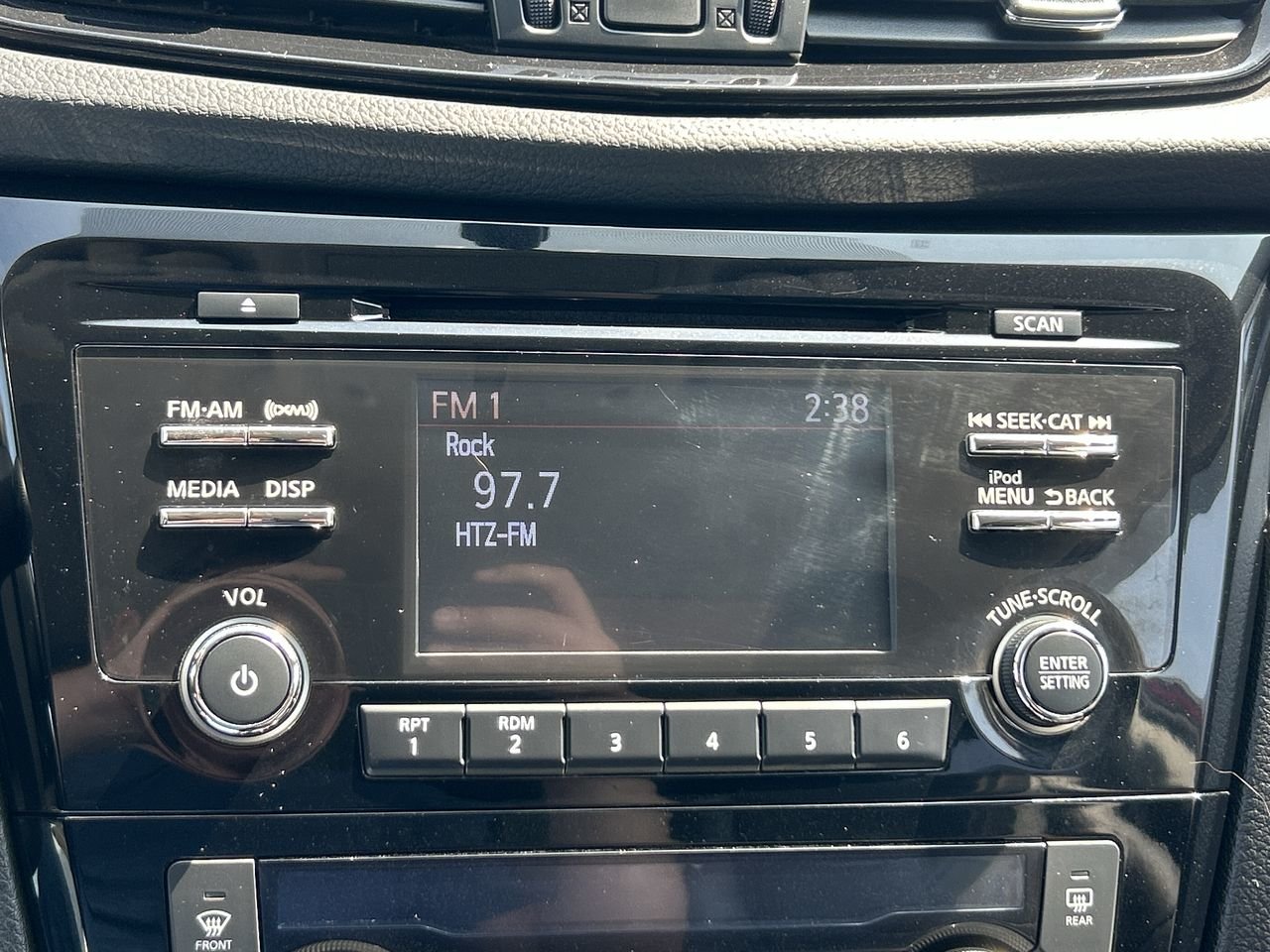 Used 2018 Palatial Ruby Met Nissan SV AWD CVT image 24