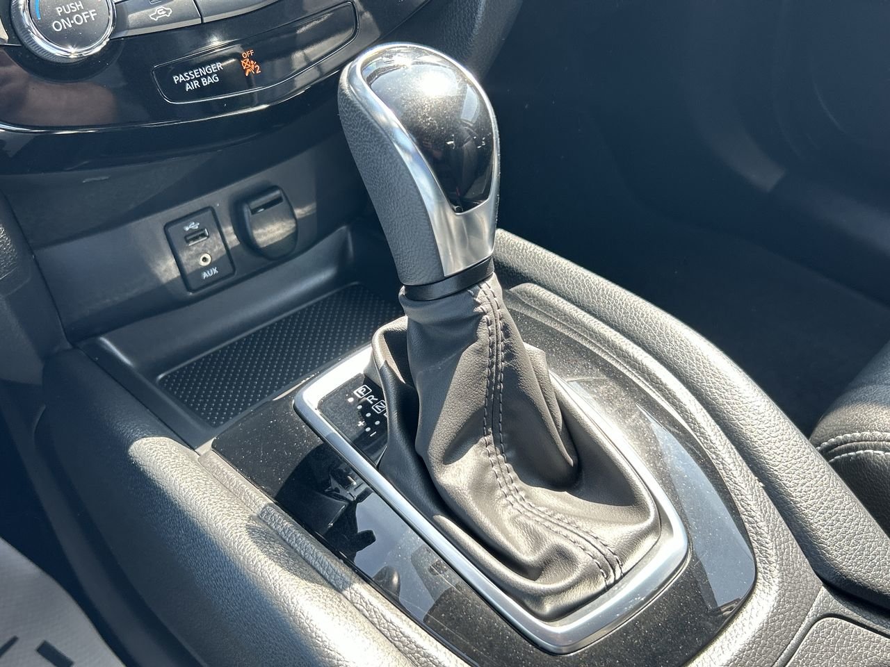 Used 2018 Palatial Ruby Met Nissan SV AWD CVT image 26