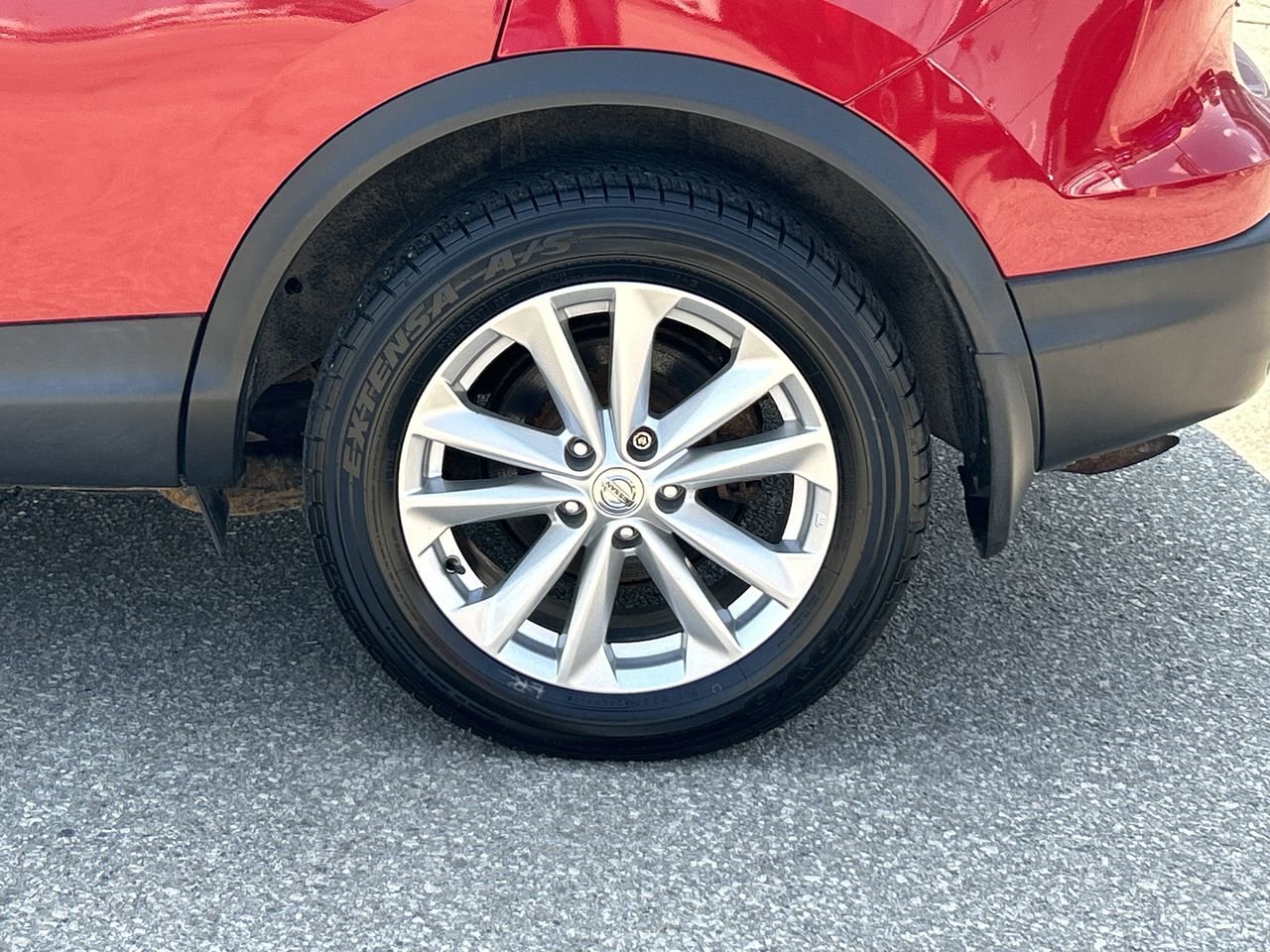 Used 2018 Palatial Ruby Met Nissan SV AWD CVT image 18