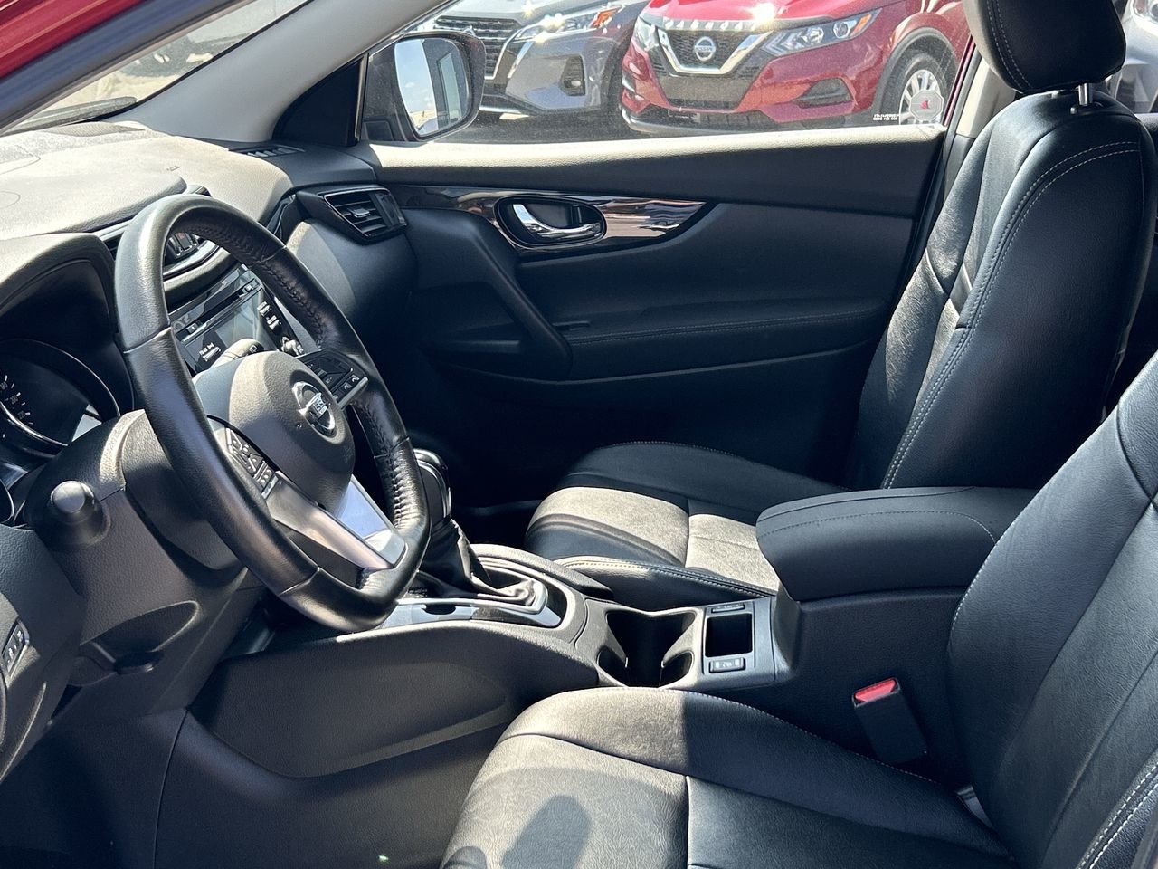 Used 2018 Palatial Ruby Met Nissan SV AWD CVT image 19