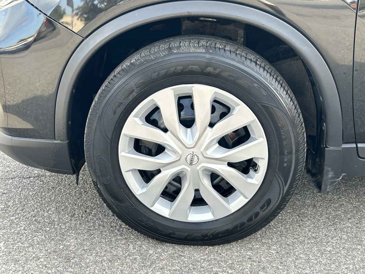 Used 2018 Magnetic Black Met Nissan S FWD CVT image 18