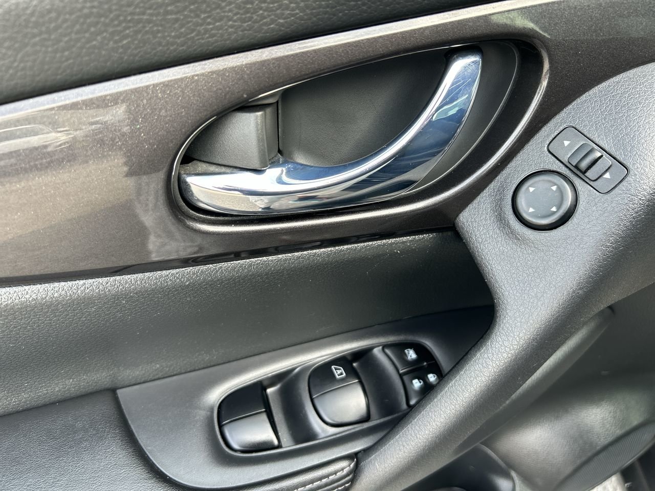 Used 2018 Magnetic Black Met Nissan S FWD CVT image 21