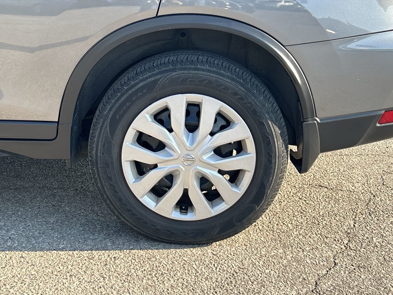 Used 2018 Gun Metallic Met Nissan S AWD CVT image 18