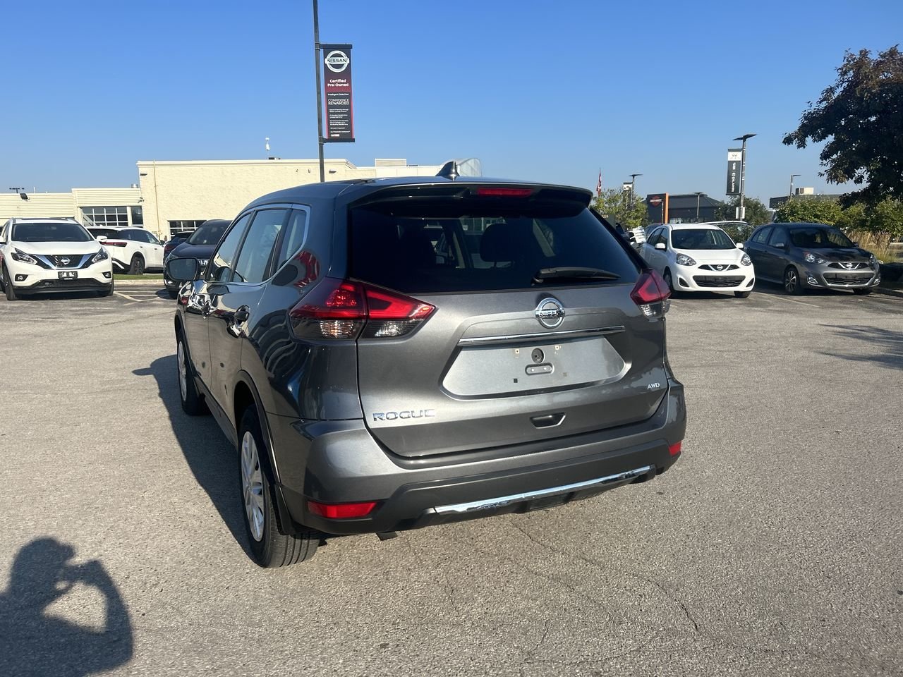 Used 2018 Gun Metallic Met Nissan S AWD CVT image 4