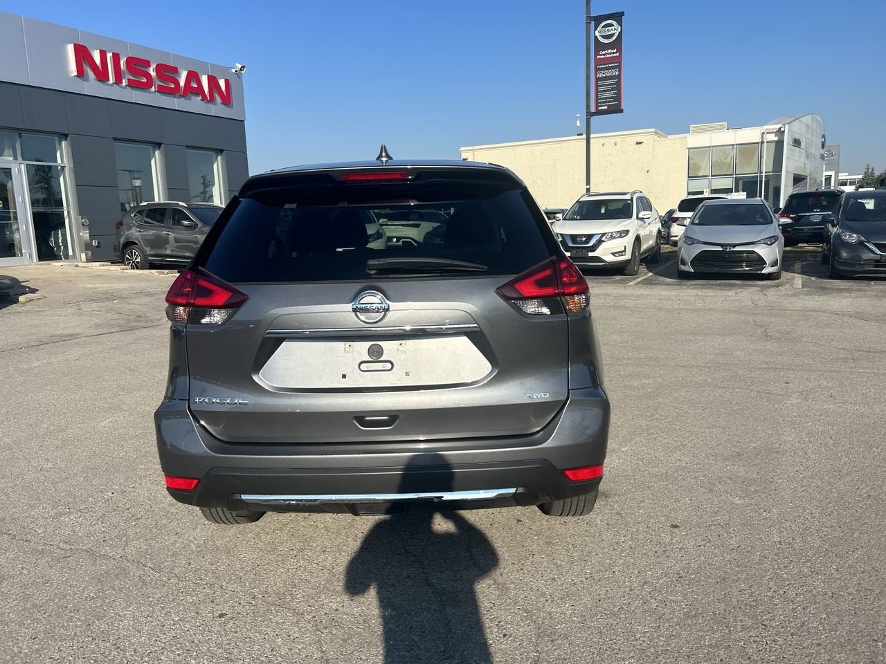 Used 2018 Gun Metallic Met Nissan S AWD CVT image 5
