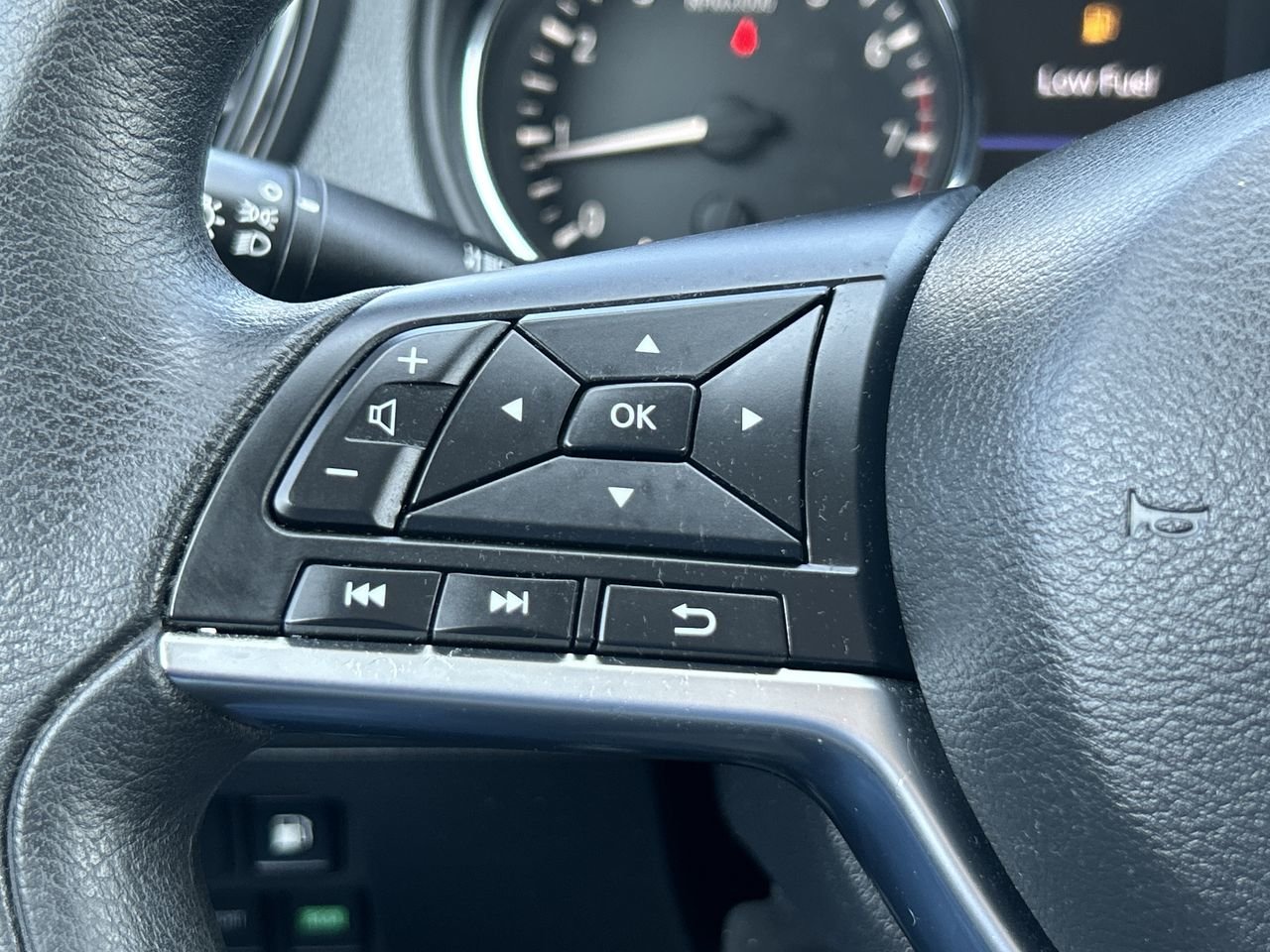 Used 2019 Magnetic Black MET Nissan S AWD CVT image 22