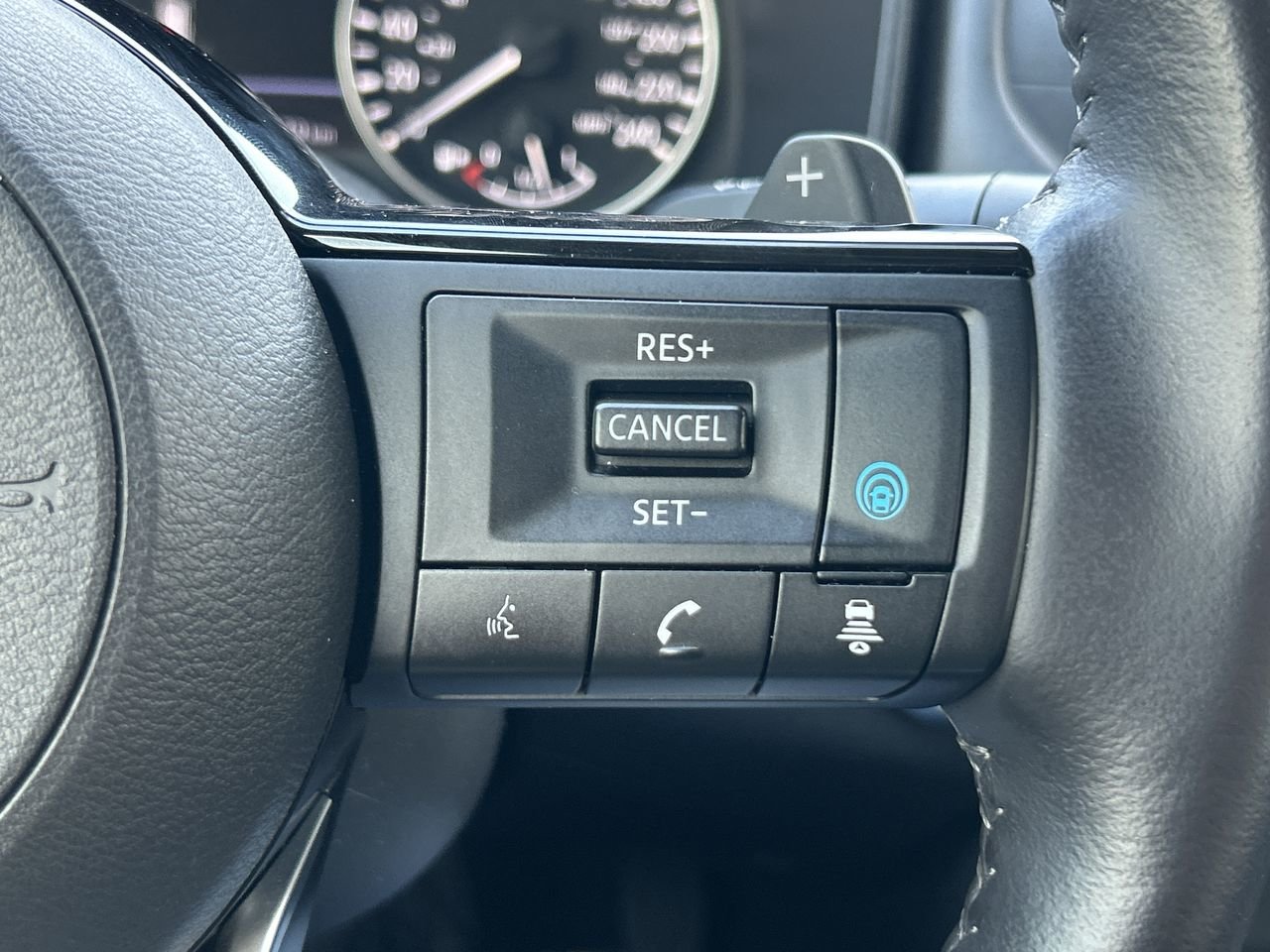 Used 2021 Super Black Nissan SV FWD CVT image 30
