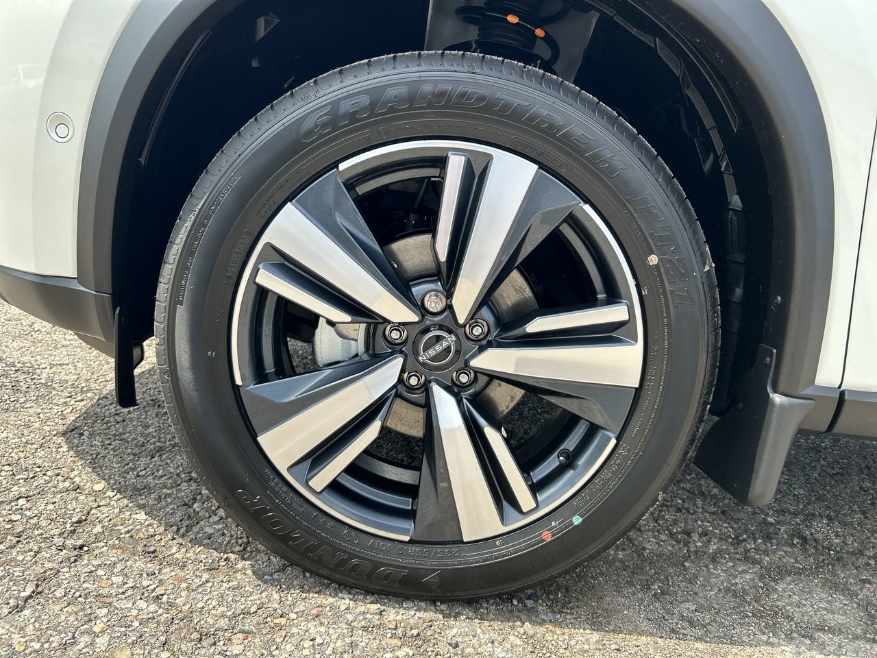 New 2023 Pearl White 2T Nissan SL image 18