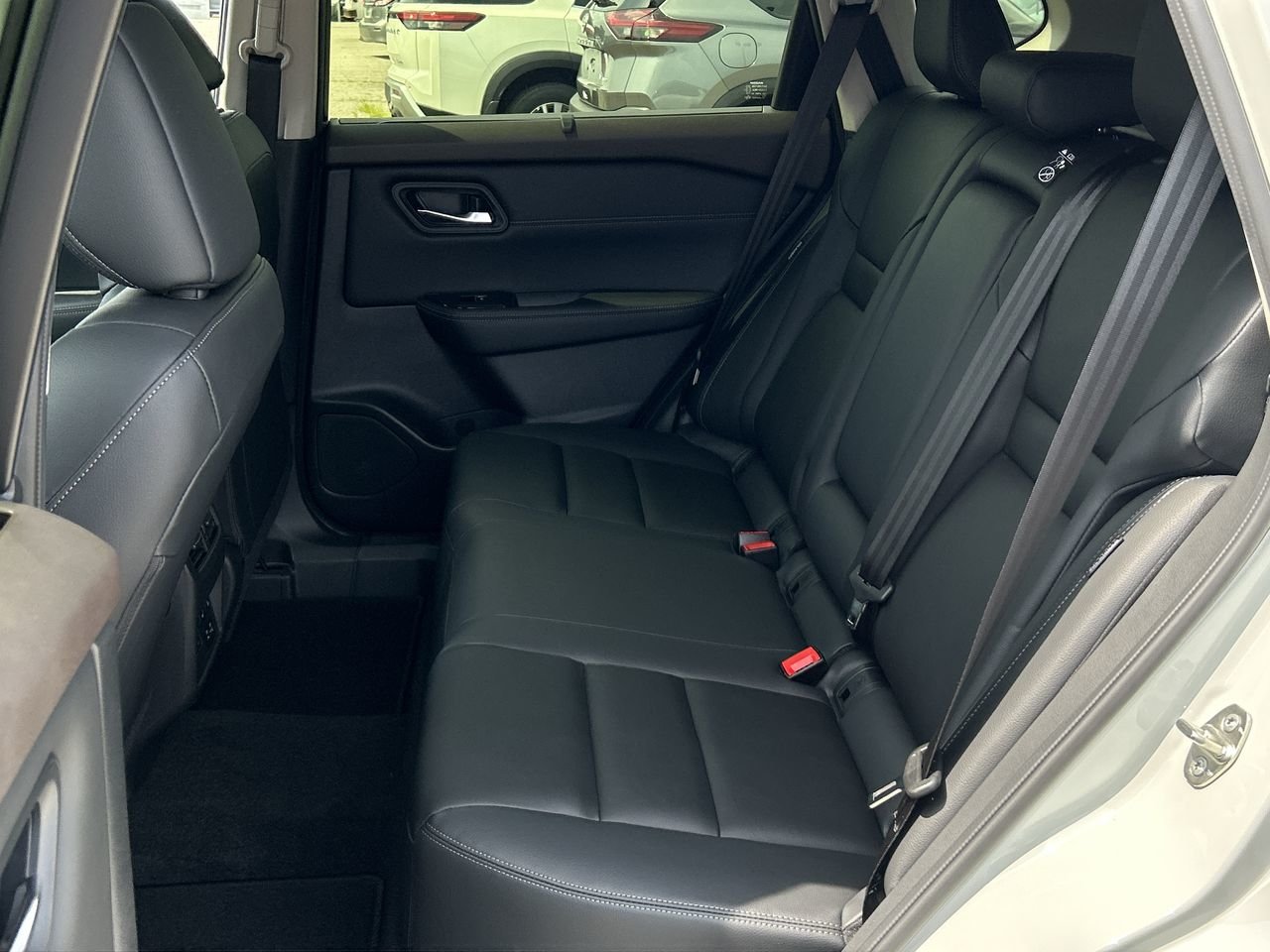 New 2023 Pearl White 2T Nissan SL image 31