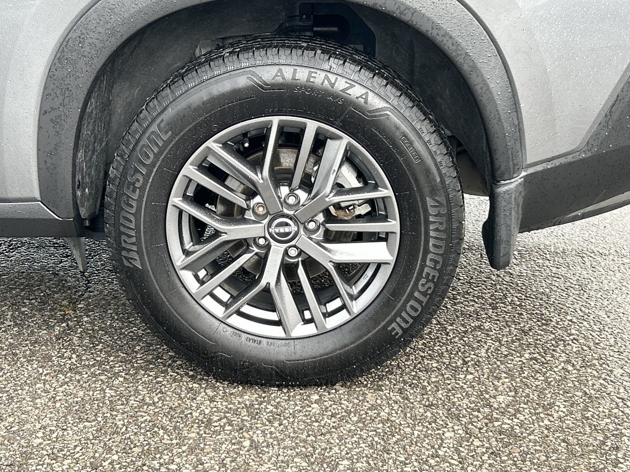 Used 2023 Super Black Nissan S AWD CVT image 18