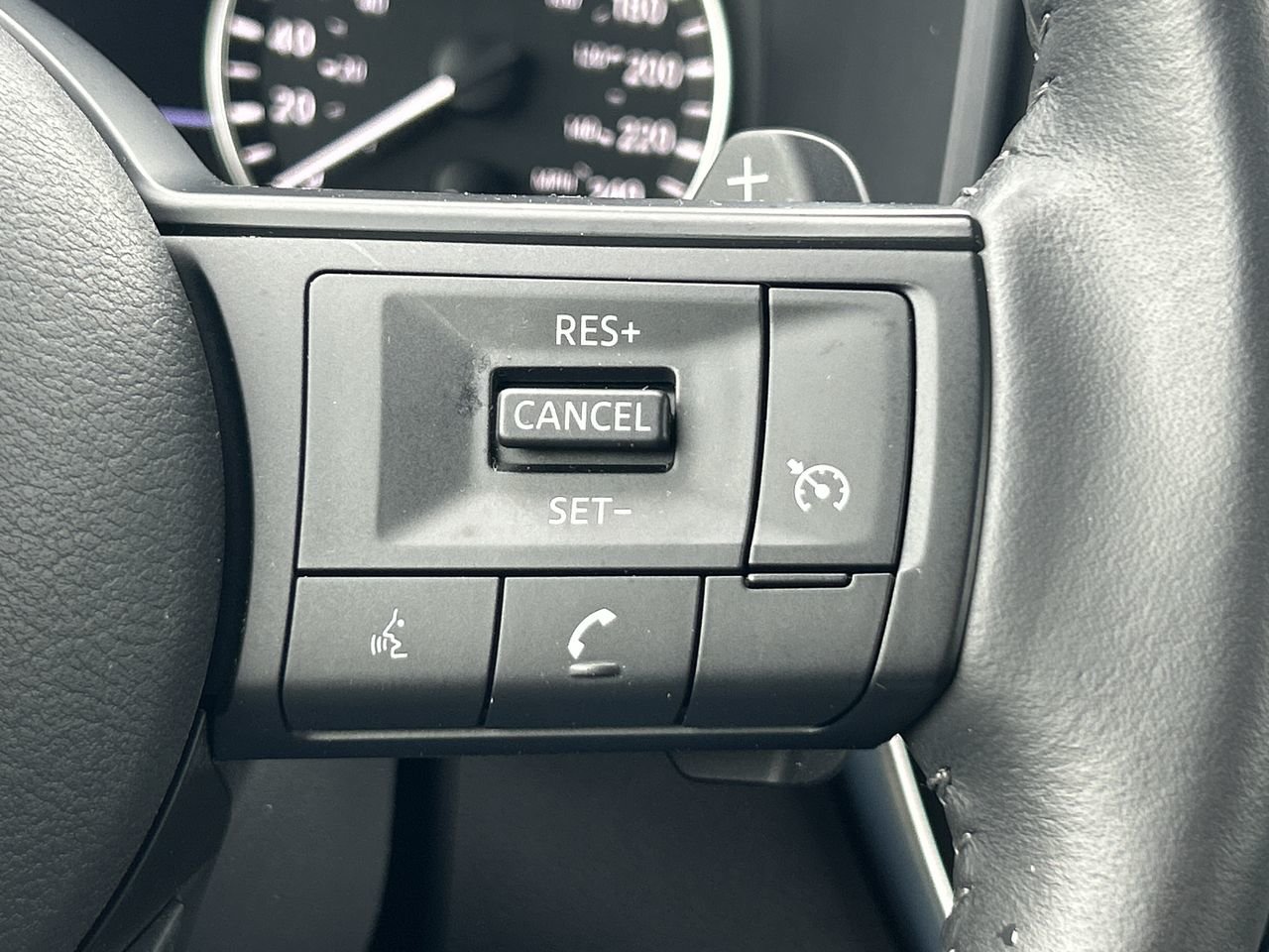 Used 2023 Super Black Nissan S AWD CVT image 29