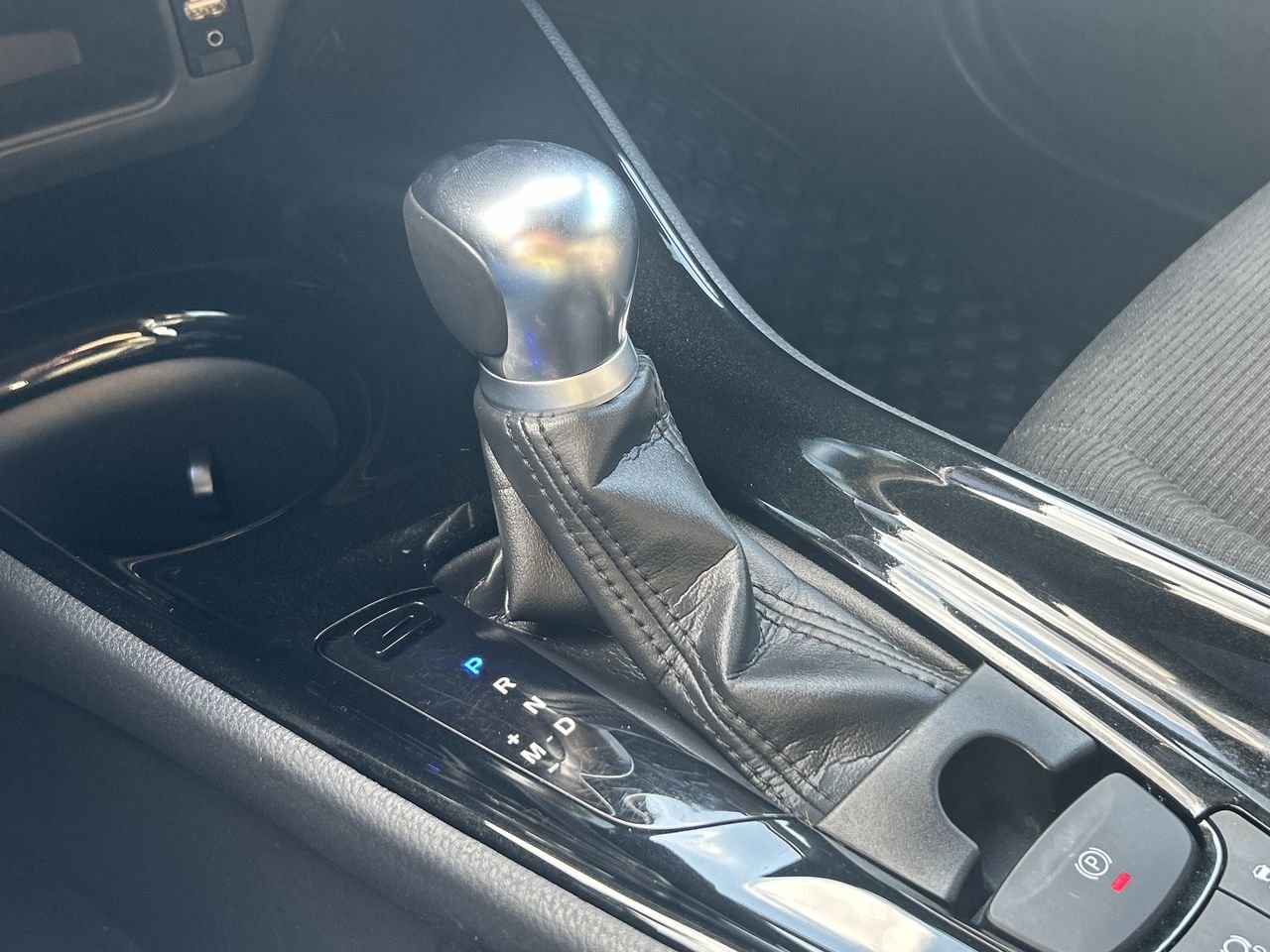 Used 2019 Silver Knockout Met Toyota LE image 26