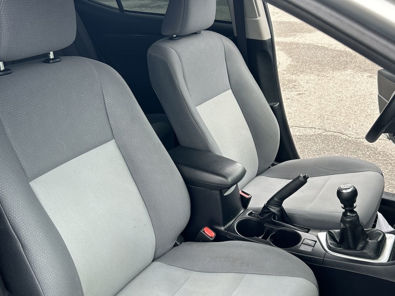 Used 2018 Classic Silver Met Toyota 4-door Sedan CE 6M image 28
