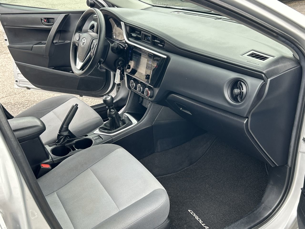 Used 2018 Classic Silver Met Toyota 4-door Sedan CE 6M image 29
