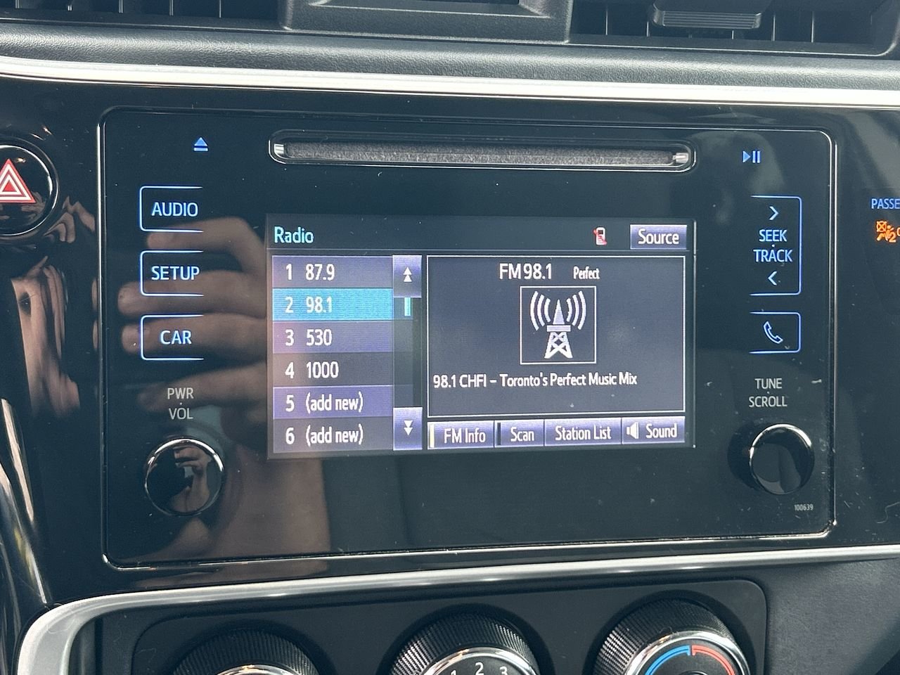 Used 2018 Classic Silver Met Toyota 4-door Sedan CE 6M image 22