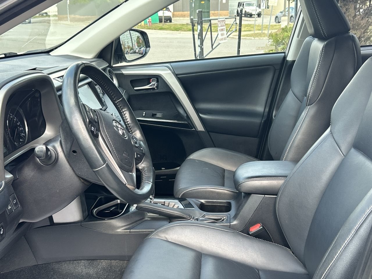 Used 2018 Silver Sky Met Toyota AWD Limited image 19