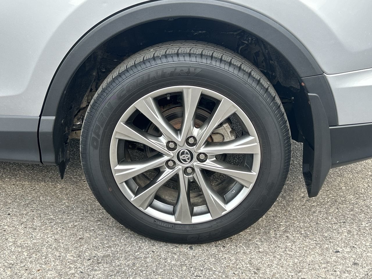 Used 2018 Silver Sky Met Toyota AWD Limited image 18