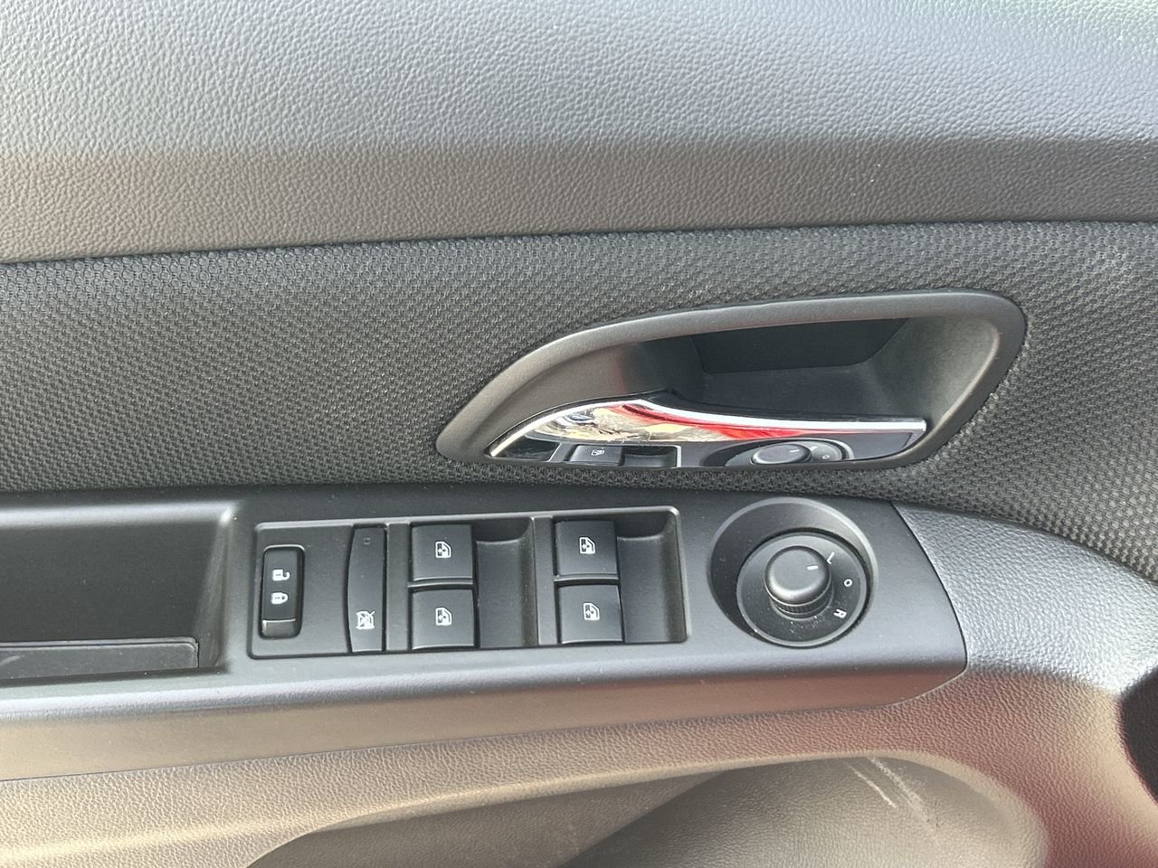 Used 2016 red Chevrolet LT image 20
