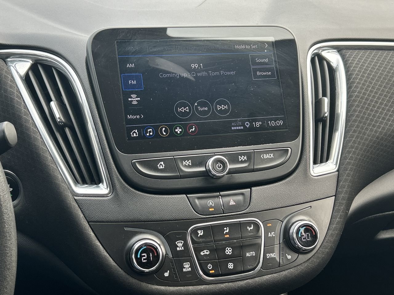 Used 2021 Mosaic Black (MET) Chevrolet LT image 23
