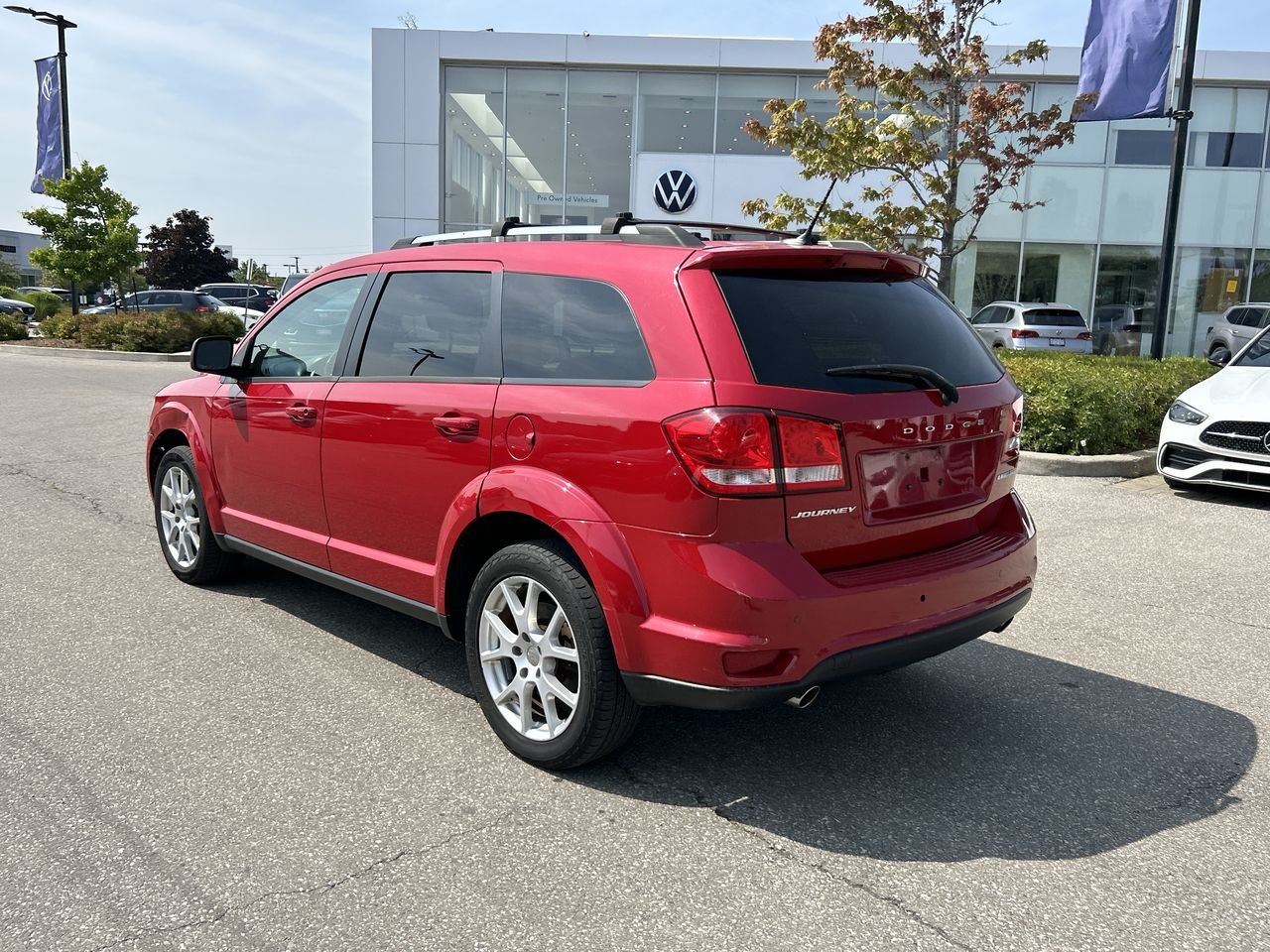 Used 2016 red Dodge Limited image 7