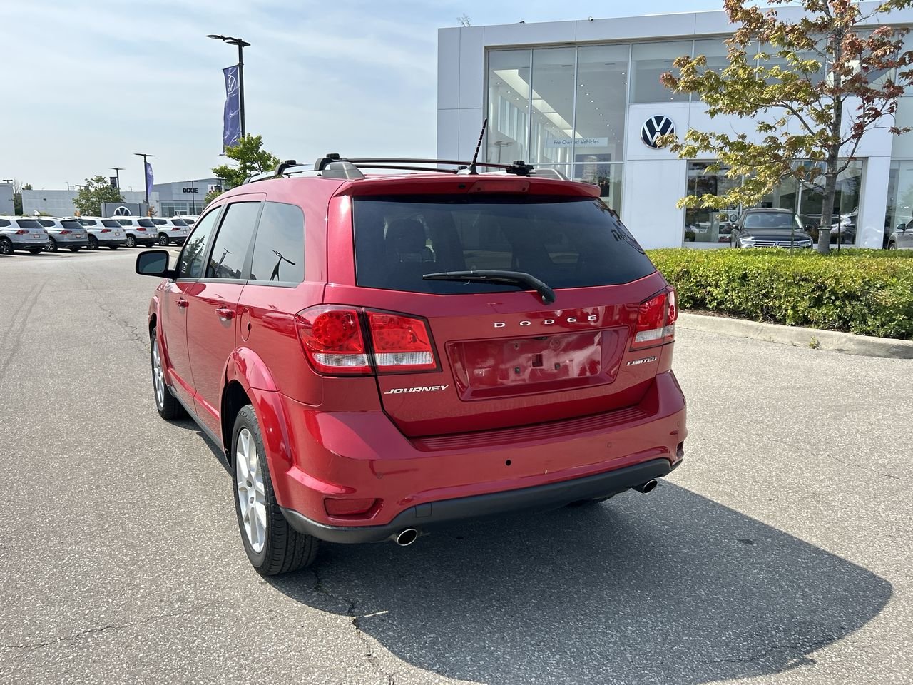 Used 2016 red Dodge Limited image 8