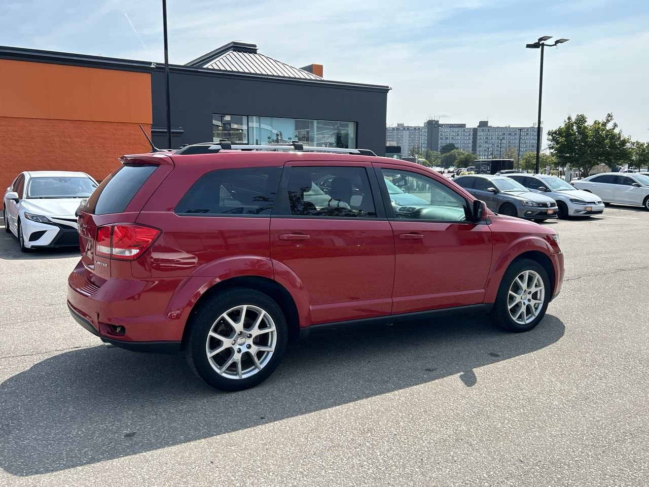 Used 2016 red Dodge Limited image 12