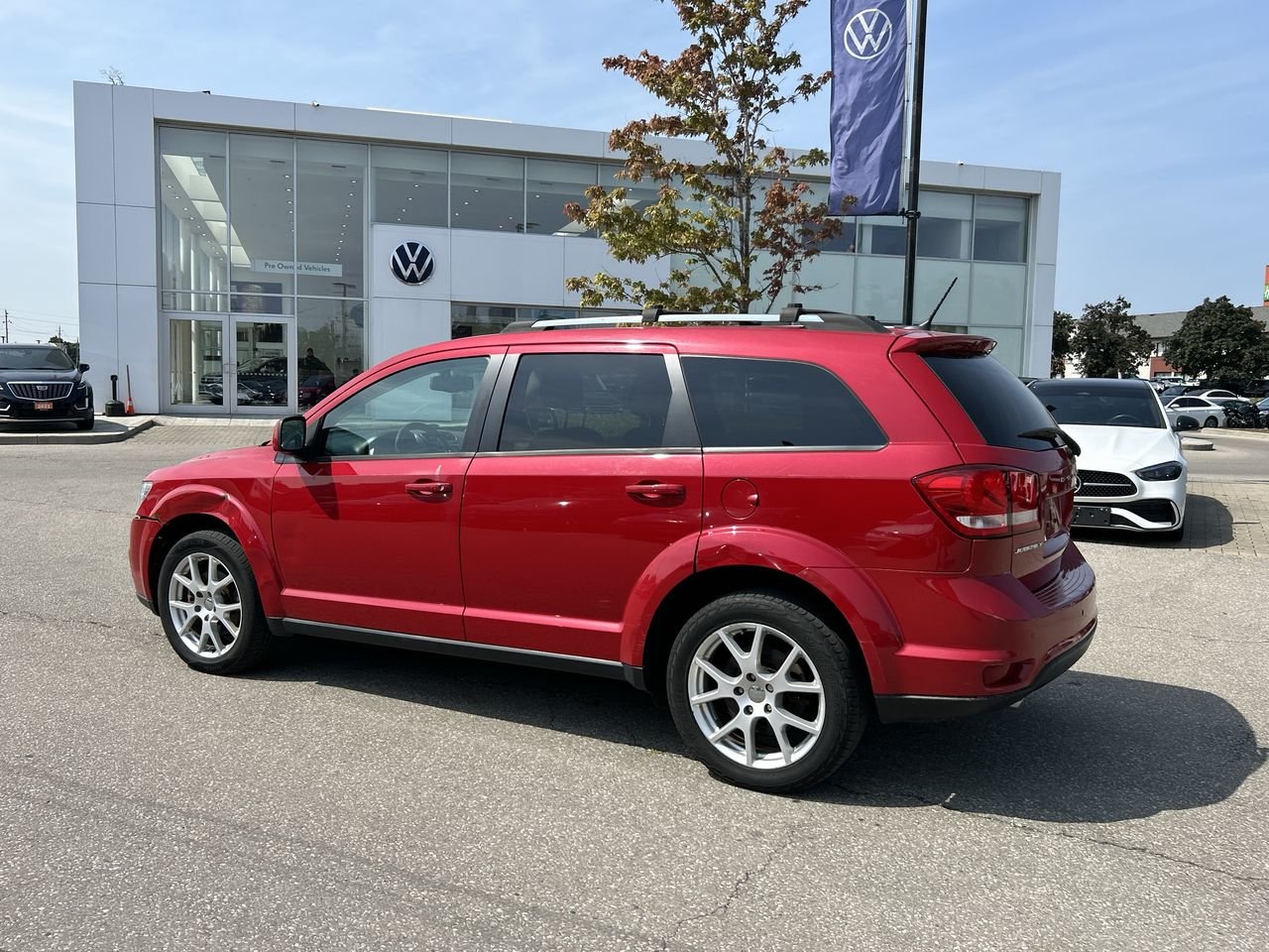 Used 2016 red Dodge Limited image 6