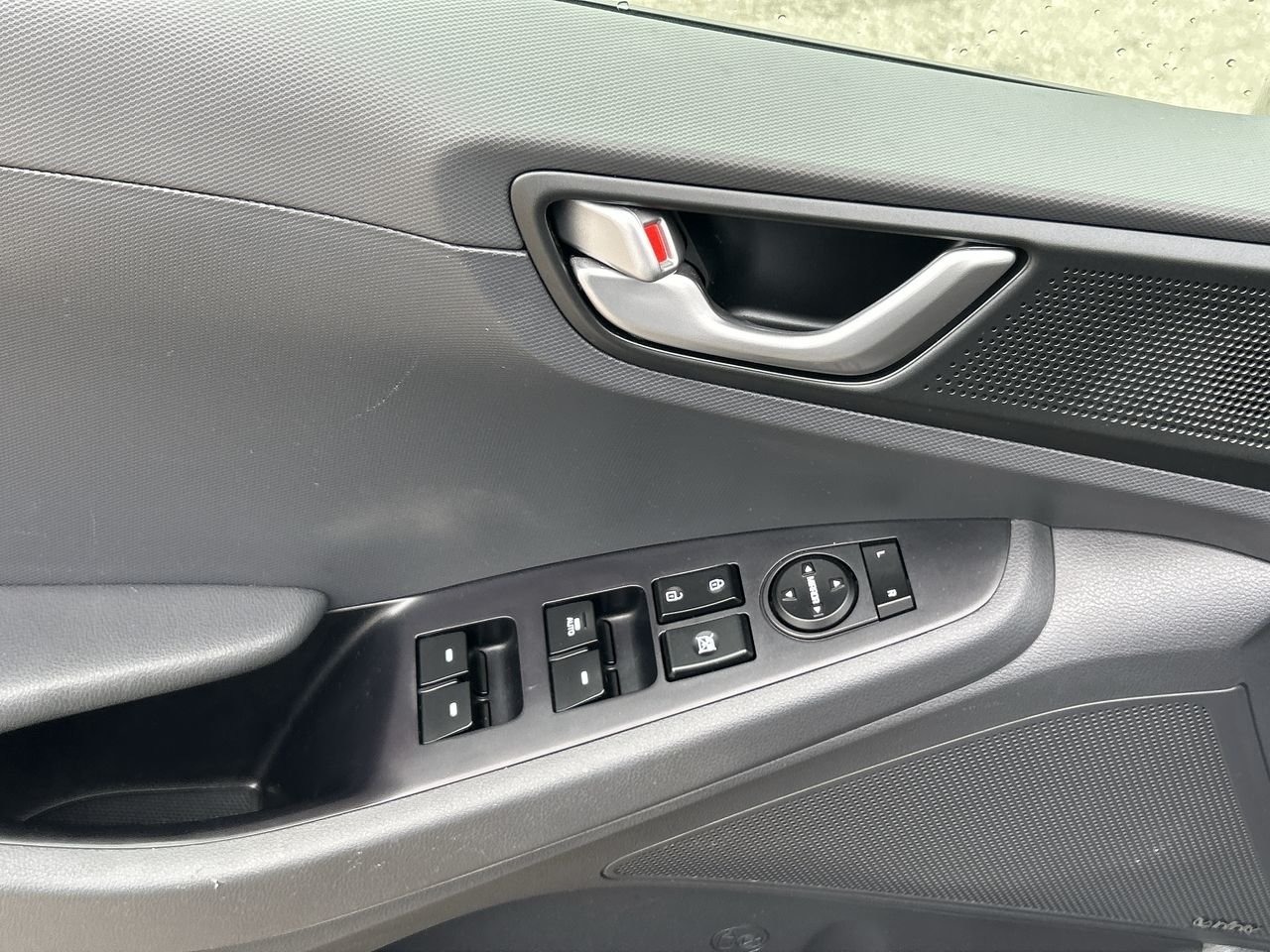 Used 2018 Phantom Black Hyundai SE image 20