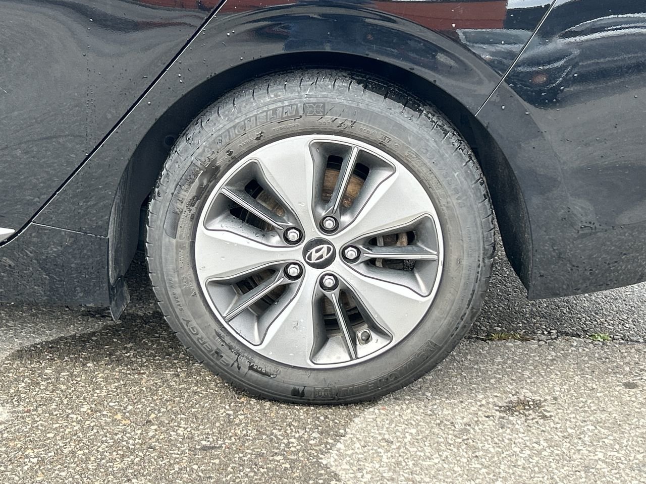Used 2018 Phantom Black Hyundai SE image 18
