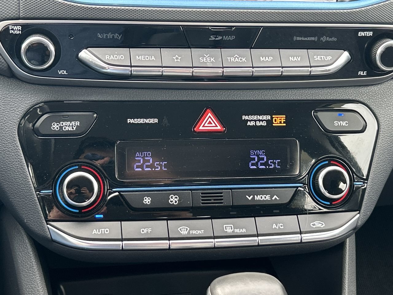 Used 2018 Phantom Black Hyundai SE image 25