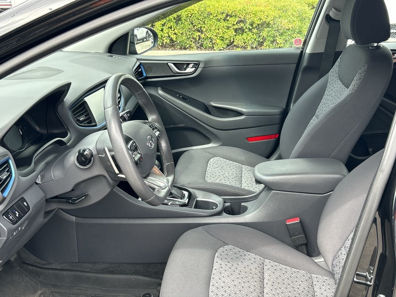 Used 2018 Phantom Black Hyundai SE image 19